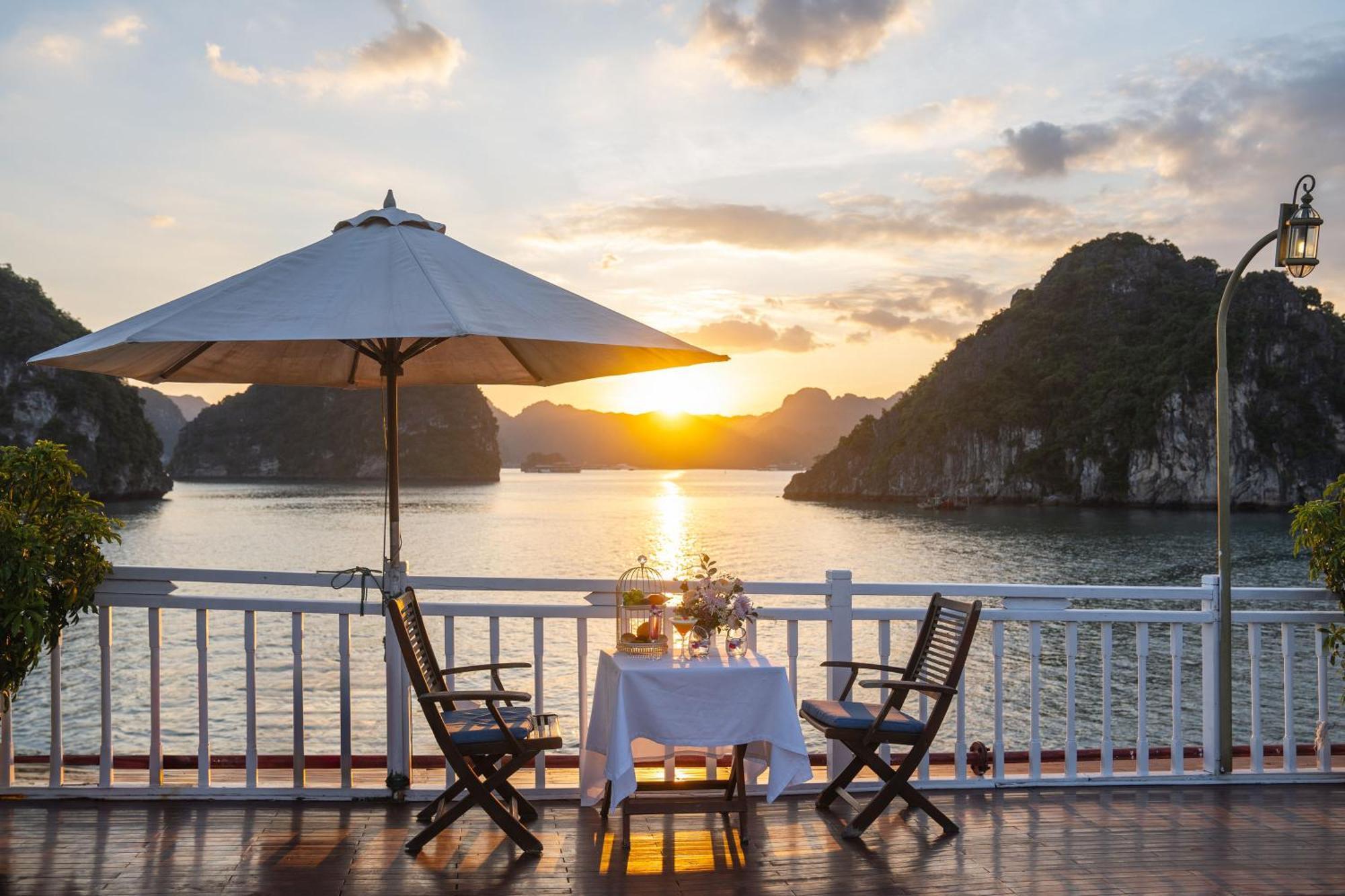 Indochina Sails Ha Long Bay Hotel Exterior photo