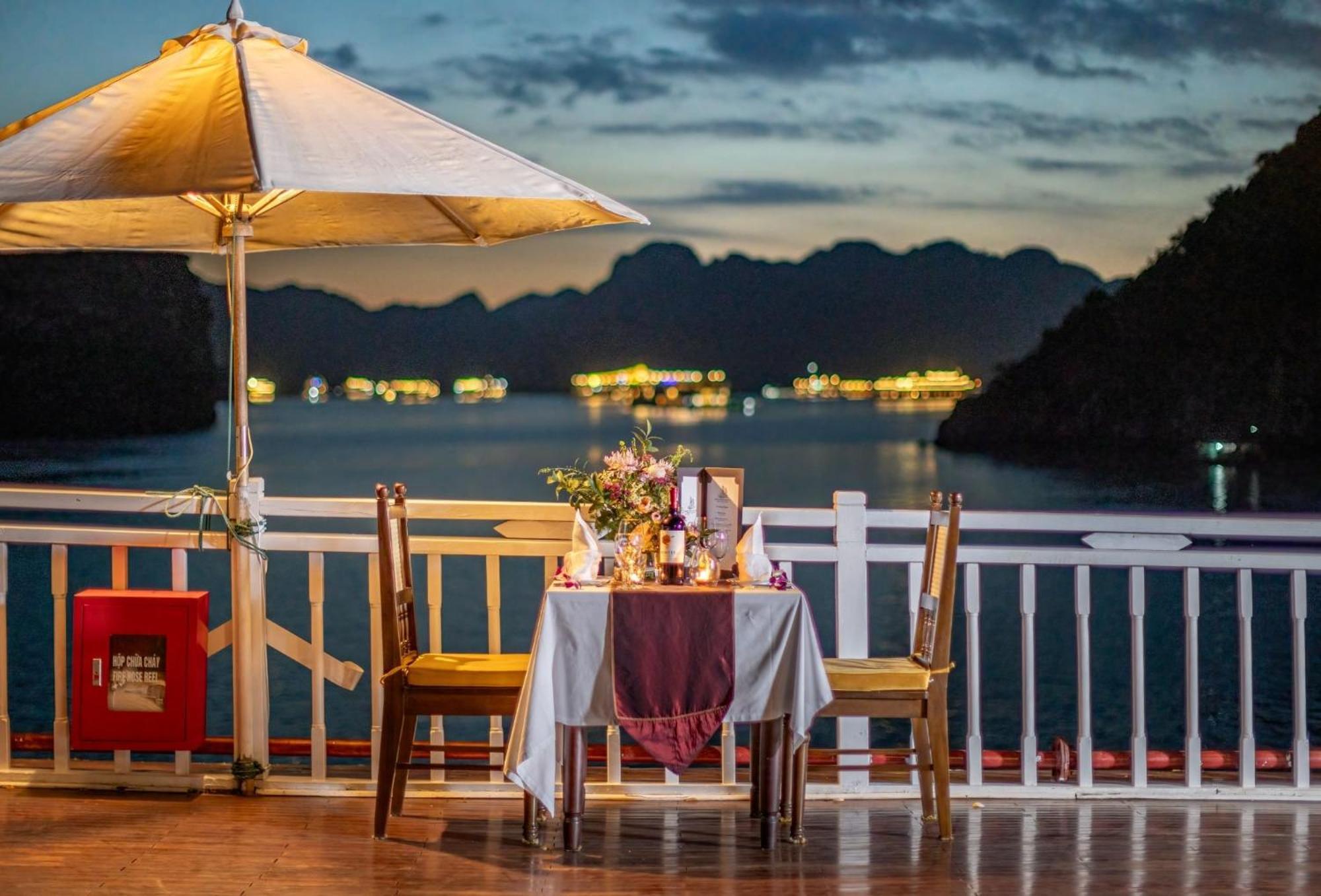 Indochina Sails Ha Long Bay Hotel Exterior photo